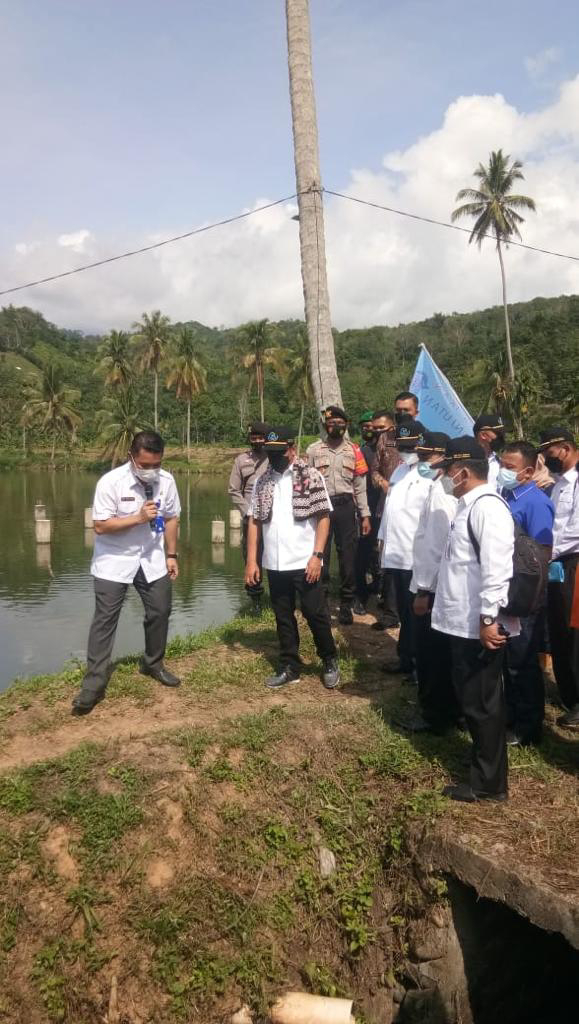 Beranda Pasaman Kadis Perikanan Pasaman Paparkan Budi Daya Ikan Air Tawar Pada Menteri Kkp Kadis Perikanan Pasaman Paparkan Budi Daya Ikan Air Tawar Pada Menteri Kkp